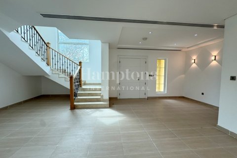 Вилла с 4 спальнями в Jumeirah Park Homes, ОАЭ №147973 11