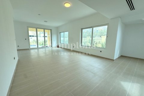 Вилла с 4 спальнями в Jumeirah Park Homes, ОАЭ №147973 10