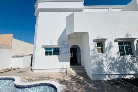 Villa de 4 chambres à Umm Suqeim, UAE No. 145038
