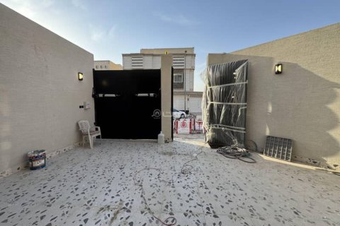 Villa de 5 dormitorios en Riyadh, Saudi Arabia No. 62519 9