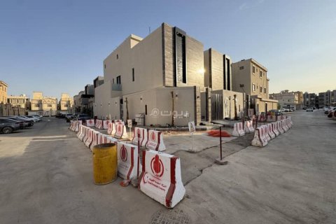 Villa de 5 dormitorios en Riyadh, Saudi Arabia No. 62519 3