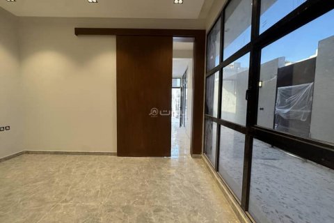 Villa de 5 dormitorios en Riyadh, Saudi Arabia No. 62519 16
