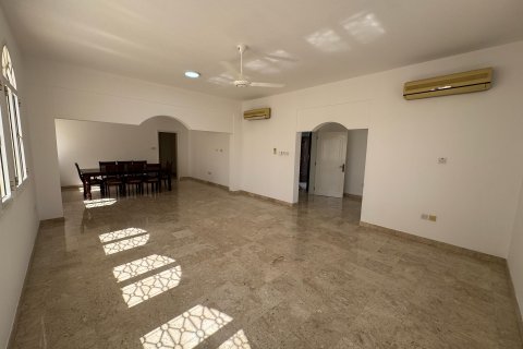 Вилла с 7 спальнями в Маскат, Оман №62471 4
