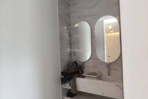5 bedrooms Villa in Riyadh, Saudi Arabia No. 60063 4