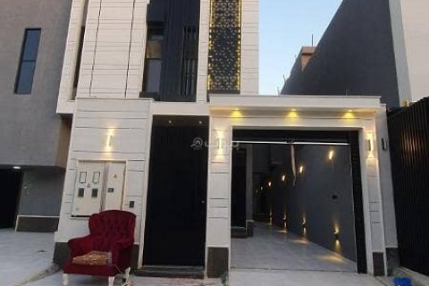 4 bedrooms Apartment in Riyadh, Saudi Arabia No. 99571