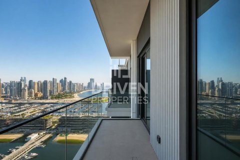 Квартира с 3 спальнями в EMAAR Beachfront, ОАЭ №199952 5