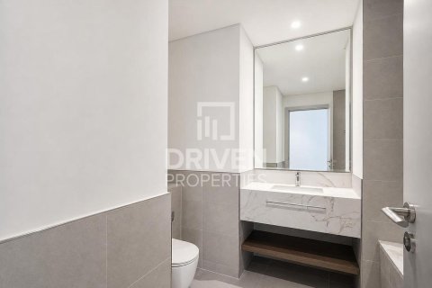 Квартира с 3 спальнями в EMAAR Beachfront, ОАЭ №199952 7
