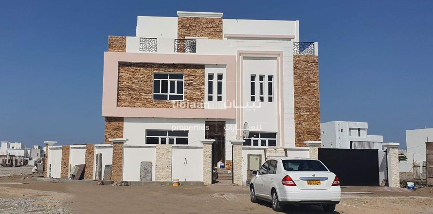 Villa de 7 dormitorios en As Sib, Oman No. 53700