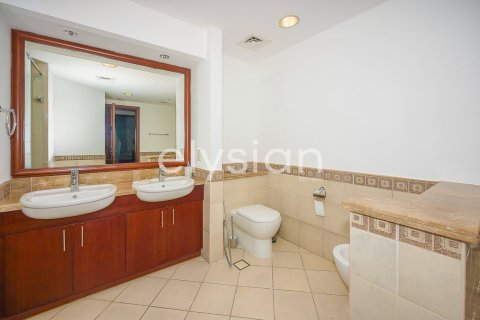 Квартира с 2 спальнями в Golden Mile, ОАЭ №64939 4