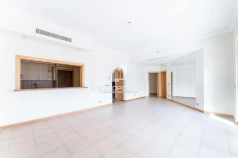 Appartement de 2 chambres à Shoreline Apartments, UAE No. 128927