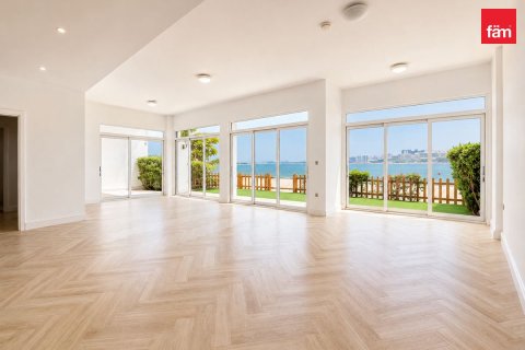 5 bedrooms Villa in Palm Jumeirah, UAE No. 205810