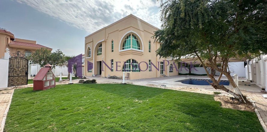 Villa de 5 dormitorios en Doha, Qatar No. 61017