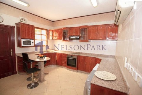 3 bedrooms Villa in Doha, Qatar No. 57487 6