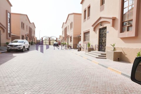 3 bedrooms Villa in Doha, Qatar No. 57487 3