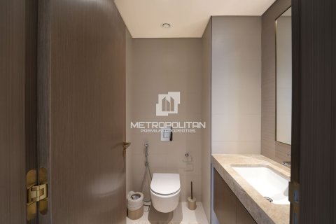 Квартира с 2 спальнями в EMAAR Beachfront, ОАЭ №62067 19