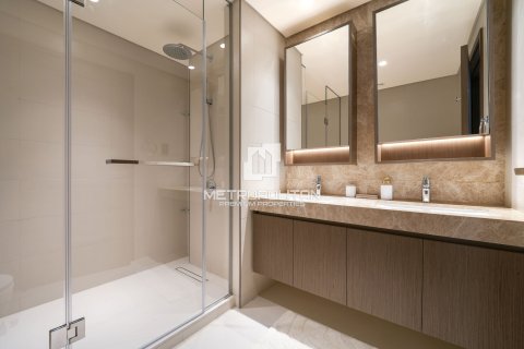 Квартира с 2 спальнями в EMAAR Beachfront, ОАЭ №62067 18