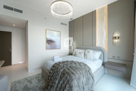 Квартира с 2 спальнями в EMAAR Beachfront, ОАЭ №62067 15