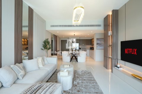 Квартира с 2 спальнями в EMAAR Beachfront, ОАЭ №62067 8