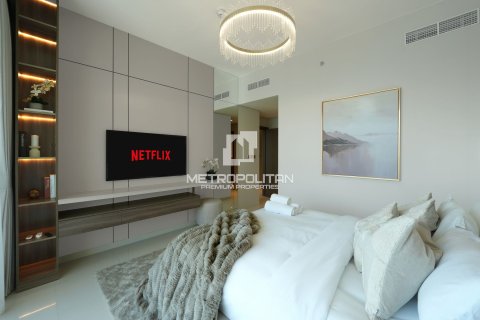 Квартира с 2 спальнями в EMAAR Beachfront, ОАЭ №62067 16