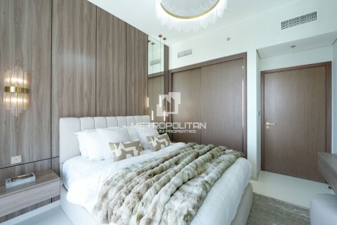 Квартира с 2 спальнями в EMAAR Beachfront, ОАЭ №62067 11