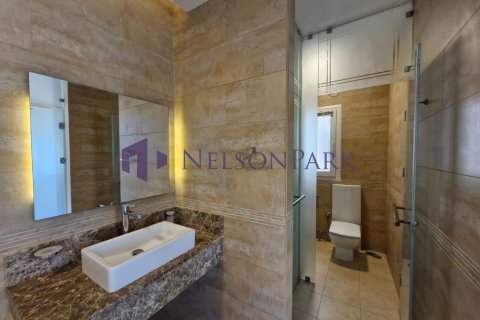 5 bedrooms Villa in Doha, Qatar No. 58554
