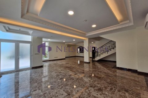 Villa de 5 dormitorios en Doha, Qatar No. 58554 3