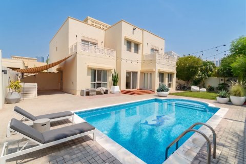 6 bedrooms Villa in Dubai, UAE No. 205792