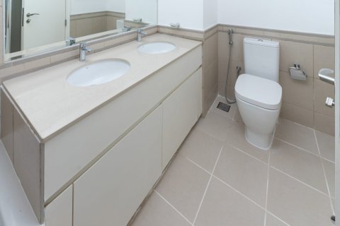 Apartment de 2 dormitorios en Town Square, UAE No. 166143