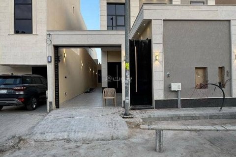 3 bedrooms Apartment in Riyadh, Saudi Arabia No. 62534