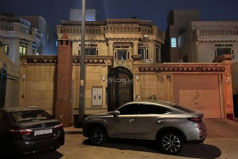 Villa de 5 dormitorios en Riyadh, Saudi Arabia No. 62537 3