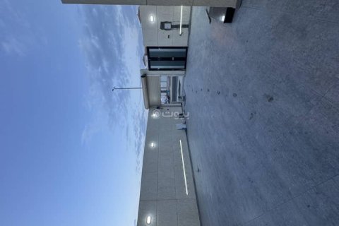6 bedrooms Villa in Khobar, Saudi Arabia No. 60650 4