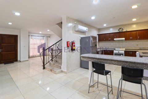 4 bedrooms Villa in Doha, Qatar No. 58477