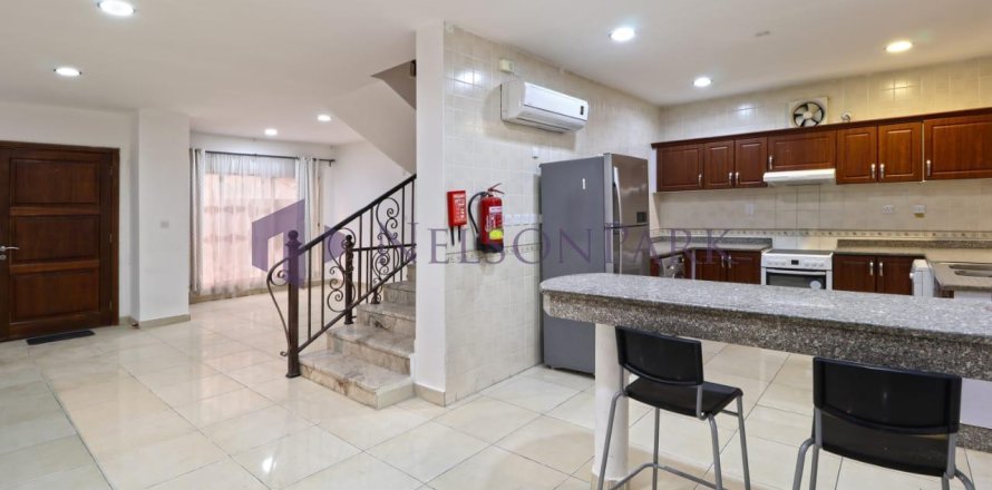 Villa de 4 chambres à Doha, Qatar No. 58477