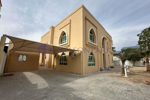 Villa de 4 chambres à Doha, Qatar No. 60980 11