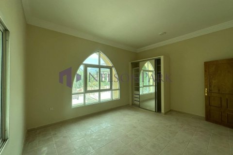 Villa de 4 chambres à Doha, Qatar No. 60980 3