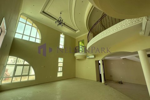 Villa de 4 chambres à Doha, Qatar No. 60980 10
