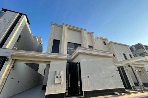 4 bedrooms Villa in Riyadh, Saudi Arabia No. 60644