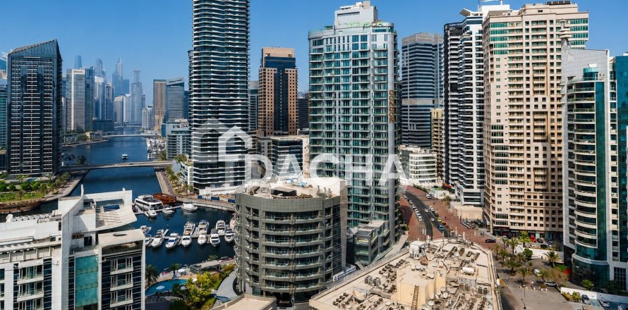 Apartment de 2 dormitorios en DEC Towers, UAE No. 198514