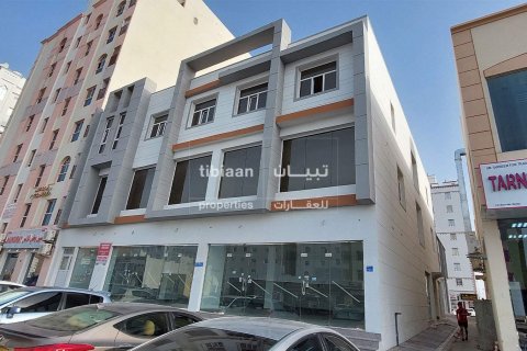 400m² Building in Al Amarat, Oman No. 53826