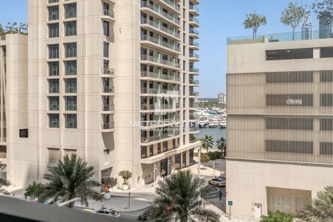 Apartment de 2 dormitorios en EMAAR Beachfront, UAE No. 130073 3