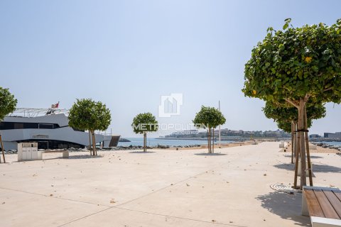 Appartement de 2 chambres à EMAAR Beachfront, UAE No. 130073