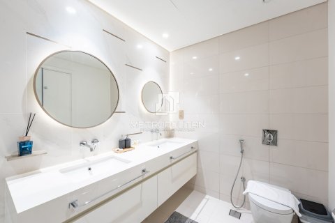 Apartment de 2 dormitorios en EMAAR Beachfront, UAE No. 130073 17