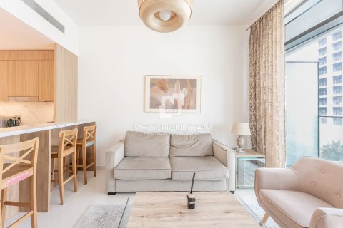 Apartment de 2 dormitorios en EMAAR Beachfront, UAE No. 130073 6