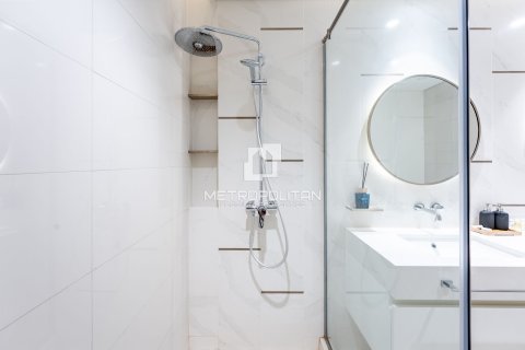 Apartment de 2 dormitorios en EMAAR Beachfront, UAE No. 130073 16