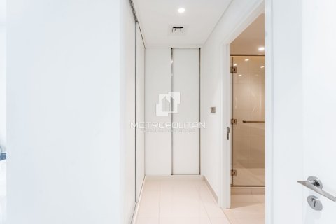 Apartment de 2 dormitorios en EMAAR Beachfront, UAE No. 130073 21