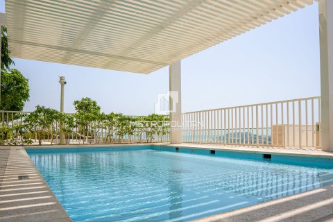 Apartment de 2 dormitorios en EMAAR Beachfront, UAE No. 130073 28