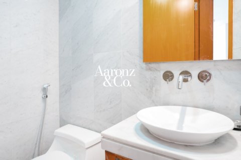 2 bedrooms Apartment in Jumeirah Lake Towers, UAE No. 198429 4