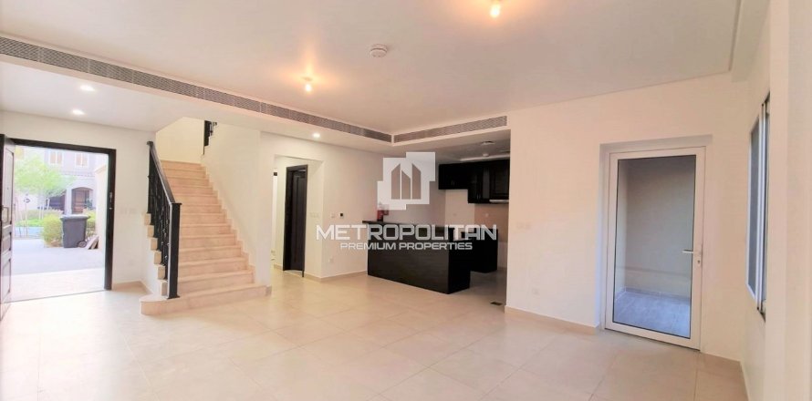 Townhouse de 3 chambres à Bella Casa, UAE No. 130048