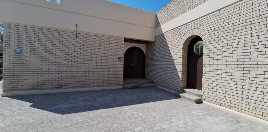 Townhouse de 3 dormitorios en Muscat, Oman No. 54770