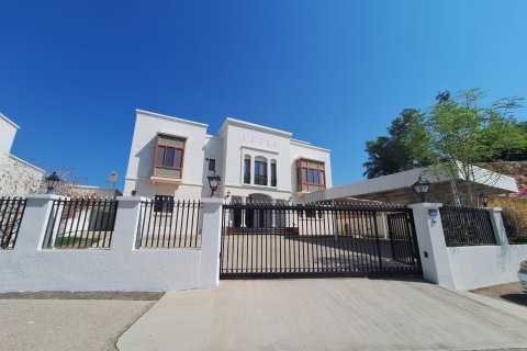 Вилла с 5 спальнями в Маскат, Оман №54768